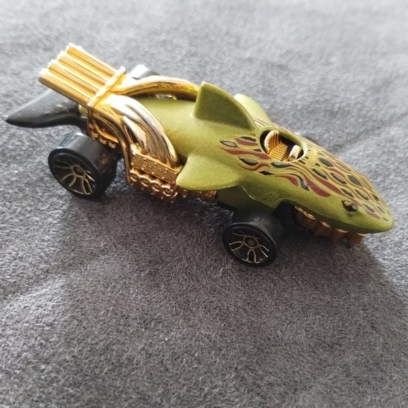 2011 Hot Wheels Imagination Sharkcruiser - Picture 5 of 5